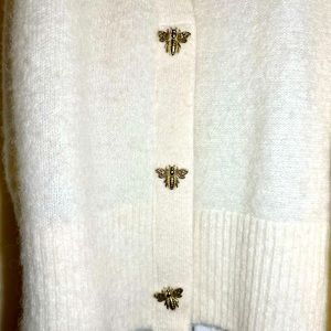 🐝🍯🤍White Bee Button Cardigan 🤍🍯🐝